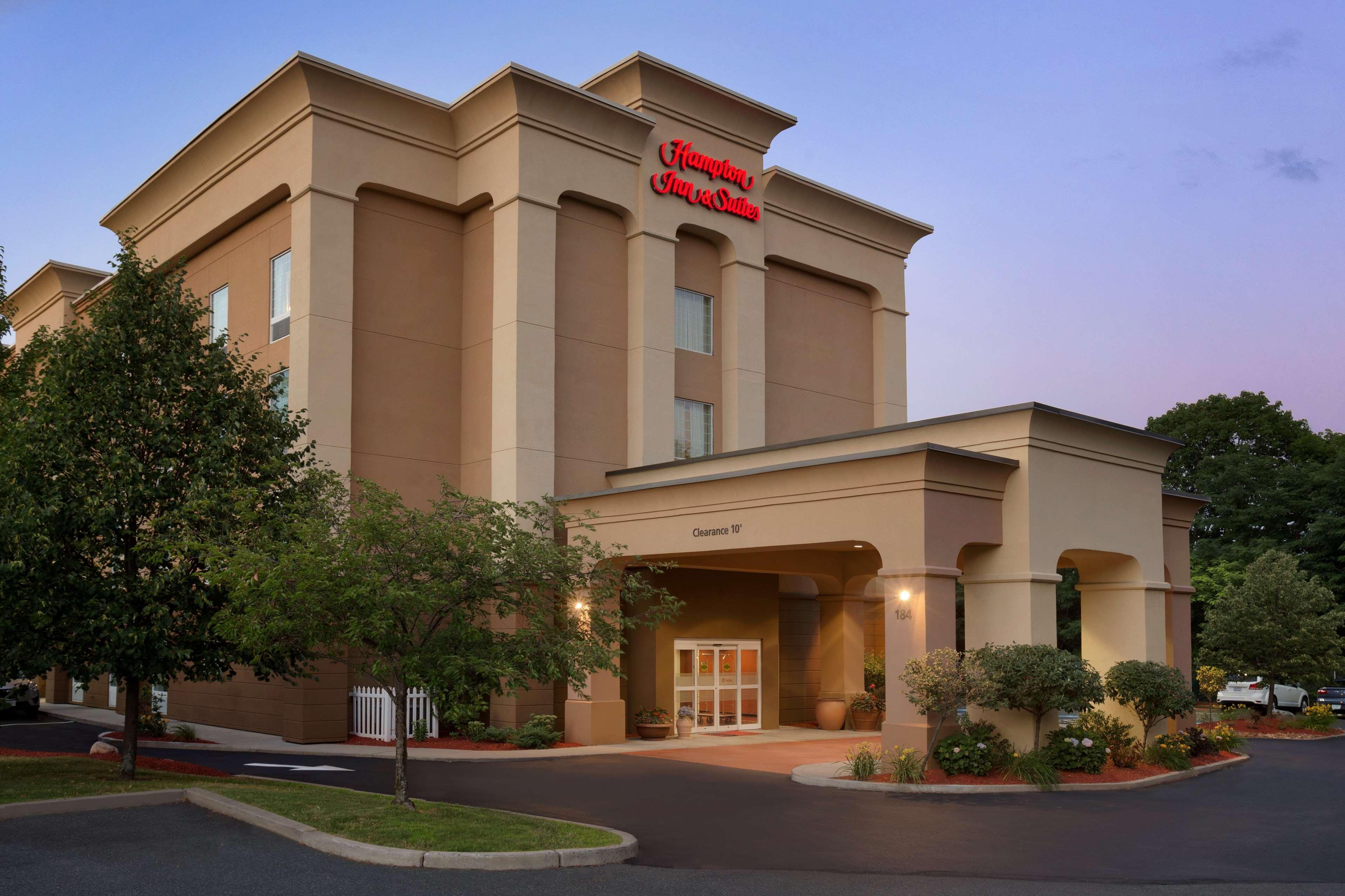 Hampton Inn & Suites Greenfield Exterior photo